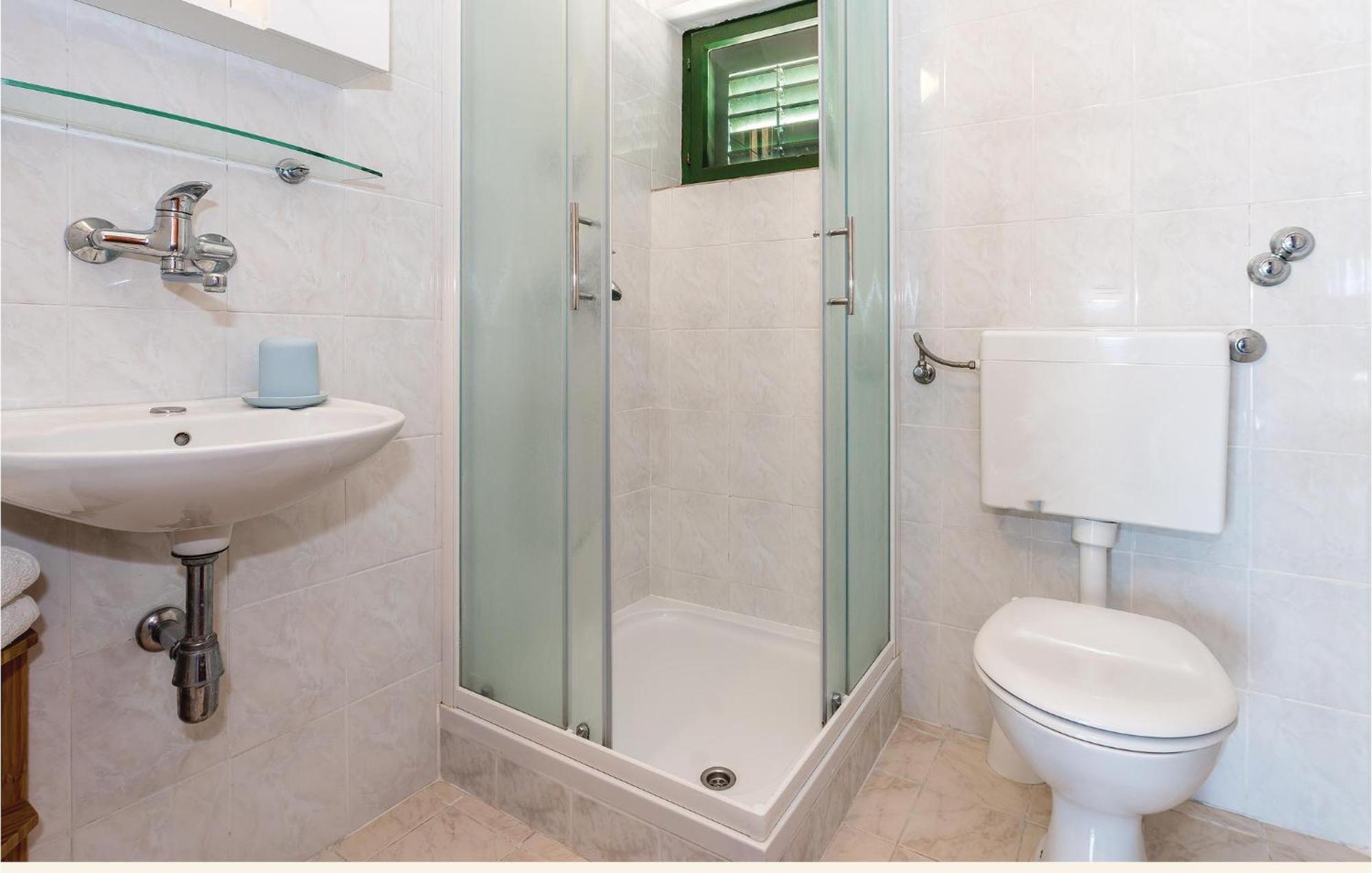Awesome Apartment In Jezera With Kitchen Bagian luar foto