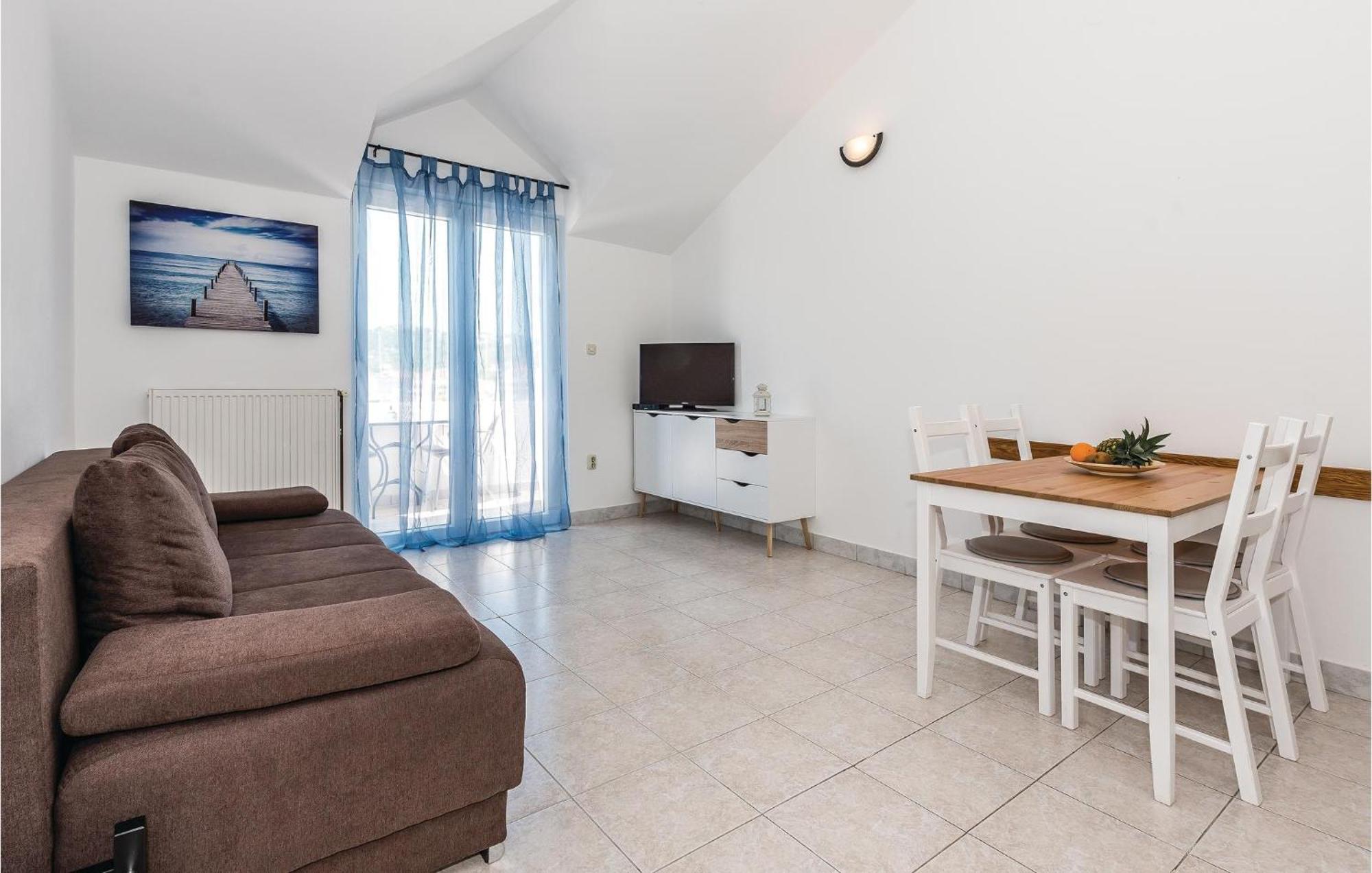 Awesome Apartment In Jezera With Kitchen Bagian luar foto